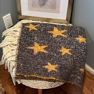 Cozy Star Patterned scarf